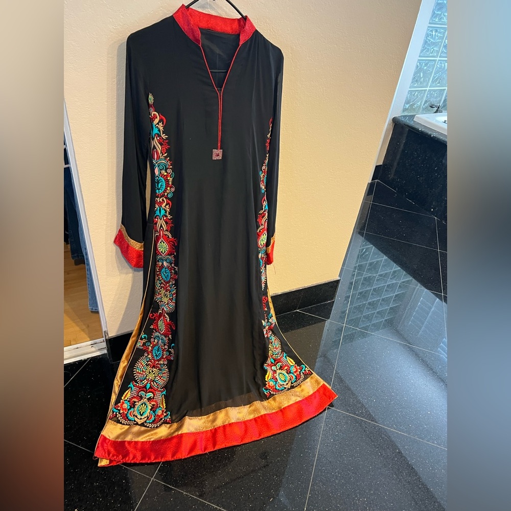 COPY - Beautiful black 3 piece long shirt with side slots, comes with pants and…